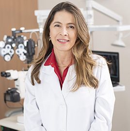 Dra. Christiana Hilgert. Especialista em Córnea, Lentes de Contato, Glaucoma, Cirurgia de Catarata 3D e Cirurgia Refrativa Laser